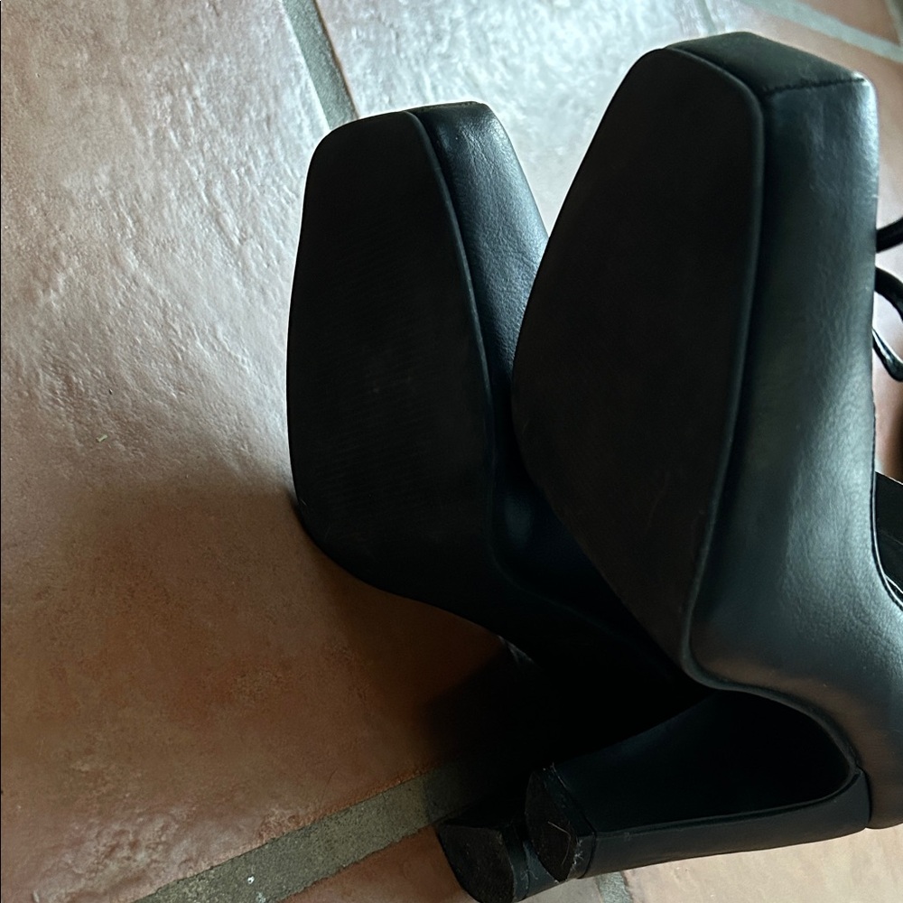 Kimchi Blue Black Platform Heel - Picture 4 of 6